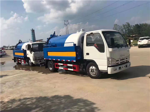 慶鈴五十鈴清洗吸污車出口到菲律賓，污水箱4.2方，水箱2方