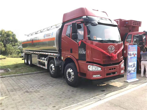 解放J6M前四后八31.5方鋁合金運油車危化車型安全達標下發，訂車立減6000元
