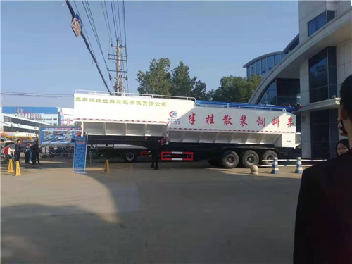 庫車錦瑞生豬養殖有限責任公司訂購66方半掛散裝飼料運輸車