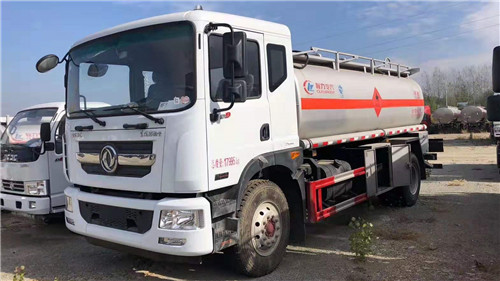 老國標剩下兩臺東風多利卡D9加油車危險品底盤，安全達標已下發(fā)，買到就是賺到，歡迎搶購