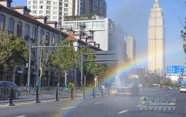 從抑塵到消毒，解放灑水抑塵車防疫消毒實力為人民服務！