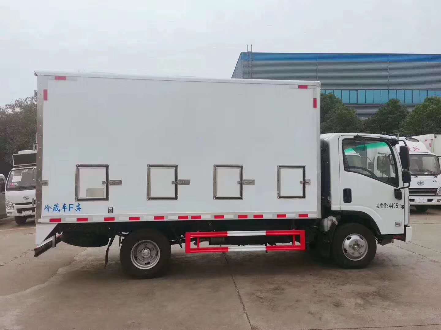 慶鈴五十鈴國(guó)六KV100雞苗運(yùn)輸車(chē)，三人座寬體駕駛室