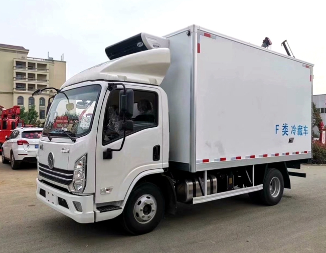 陜汽德龍K3000冷藏車，匹配濰柴130馬力，廂體3.7米，4.1米