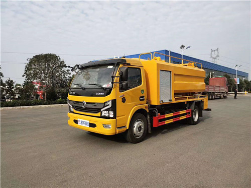 國六大多利卡清洗吸污車，吸污罐7立方，水箱2.7立方圖片參數