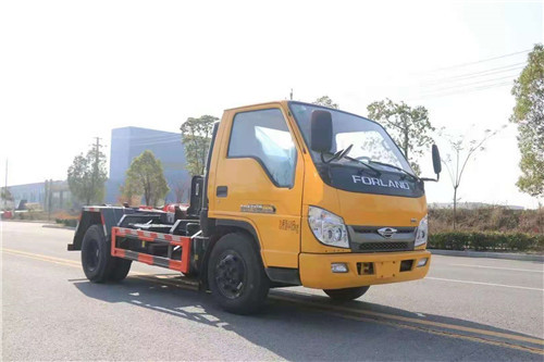 市場上一款雙層大梁的藍牌鉤臂垃圾車，純工程自卸車底盤，載重無敵