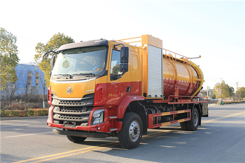 樹高端品牌 鑄精品環衛——15方國六東風柳汽4X2清洗吸污車
