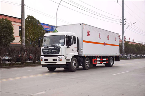國(guó)六天錦小三軸易燃液體、氣體、雜項(xiàng)廂式運(yùn)輸車