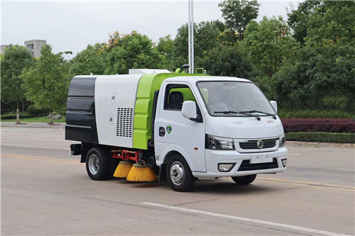 國六東風途逸掃路車多臺現車,最小的掃路車