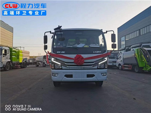 國(guó)六東風(fēng)大多利卡掃路車，水箱2.5m3 垃圾箱5m3