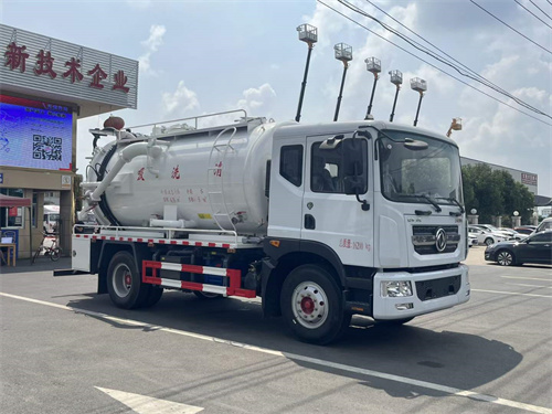 東風D9吸污車容積13方源頭廠家直銷，價格優惠