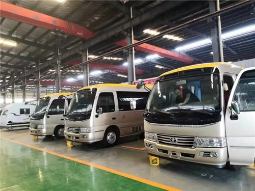  程力集團中標后，旅居車專業廠承接了此生產任務，抽調專業的生產力量，前期先定制改裝了一臺樣車以供采購方考察驗收。