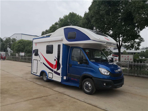 依維柯C型歐勝旅居房車，是實(shí)現(xiàn)您 “生活中旅行，旅行中生活”的車型 (1).jpg