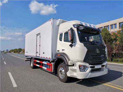 重汽豪沃6米8冷藏車參數（國V） (1).jpg