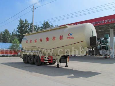 低密度粉粒物料運(yùn)輸半掛車(chē) 