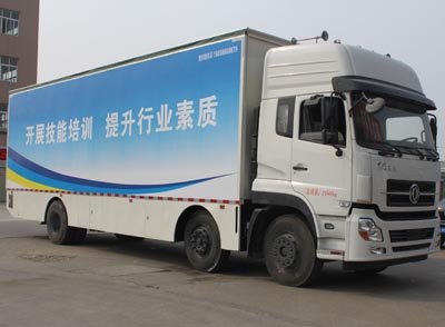 東風天龍小三軸流動舞臺車