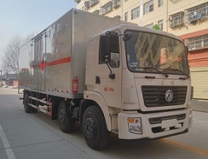 國五東風小三軸易燃氣體廂式運輸車